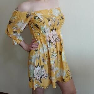 Yellow‎ off shoulder floral dress size small